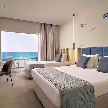 منتجع Blue Sea فاليراكي